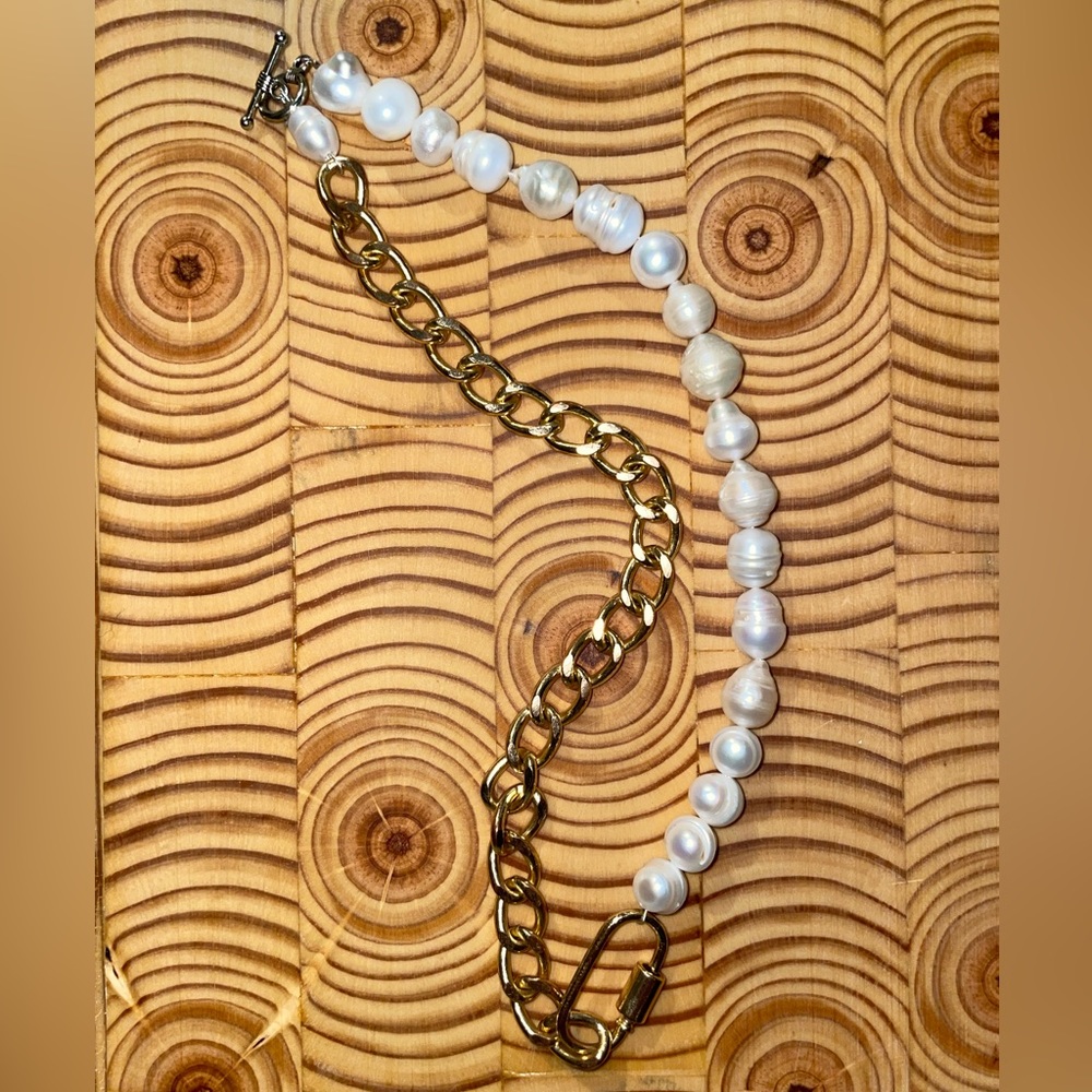 Pearl and chain necklace